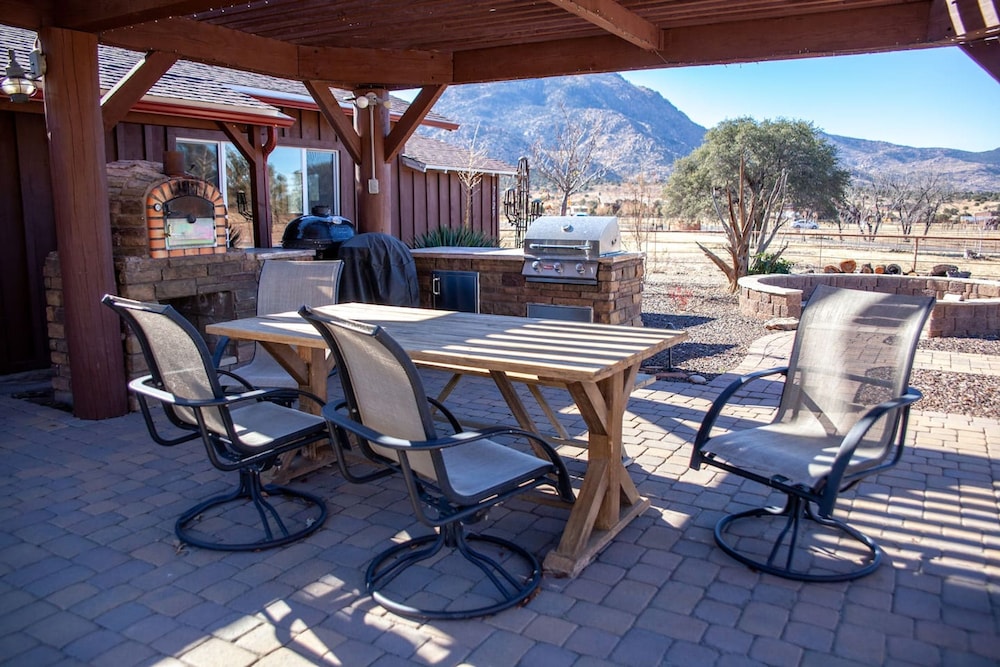 Zebra Rustic Retreat 3BR Home on Zebra Ranch