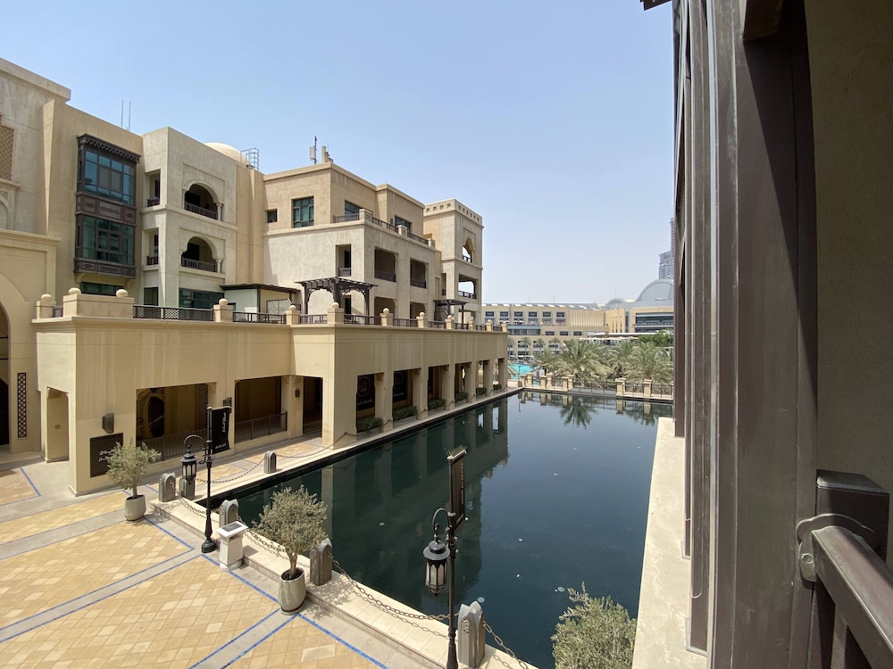 Lux BnB I Souk Al Bahar I Burj Khalifa Views