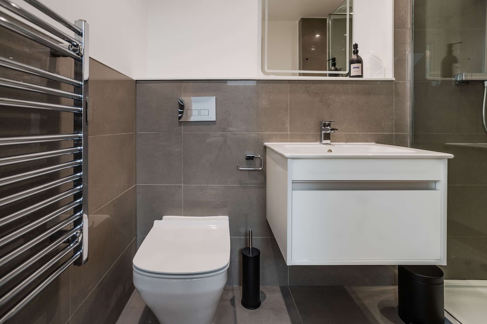 The Hidden Suite - 4BR Townhome Roof Top