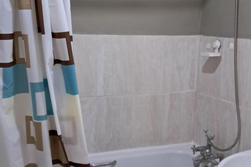 Central 2-bed House - Sleeps 2 & Friendly