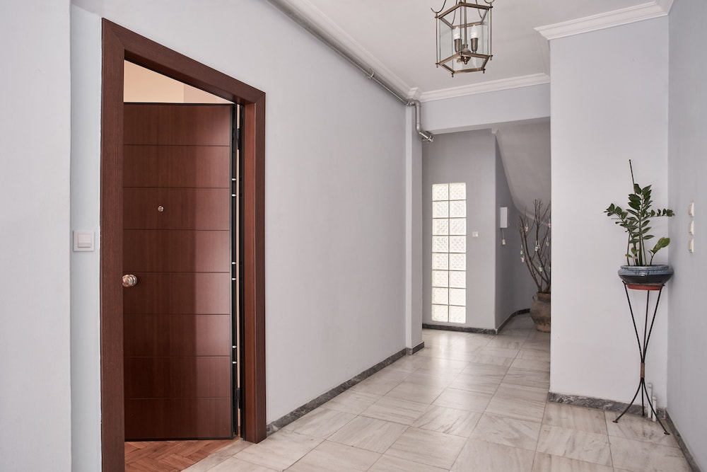 Elite Living 2bd Apt next to Hilton-Ilisia Park