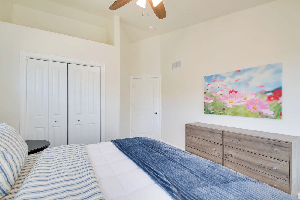 Near TBK Bank Sports Complex: Quad Cities Townhome