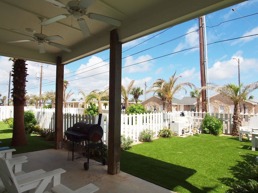 Beach Club Clubhouse 2