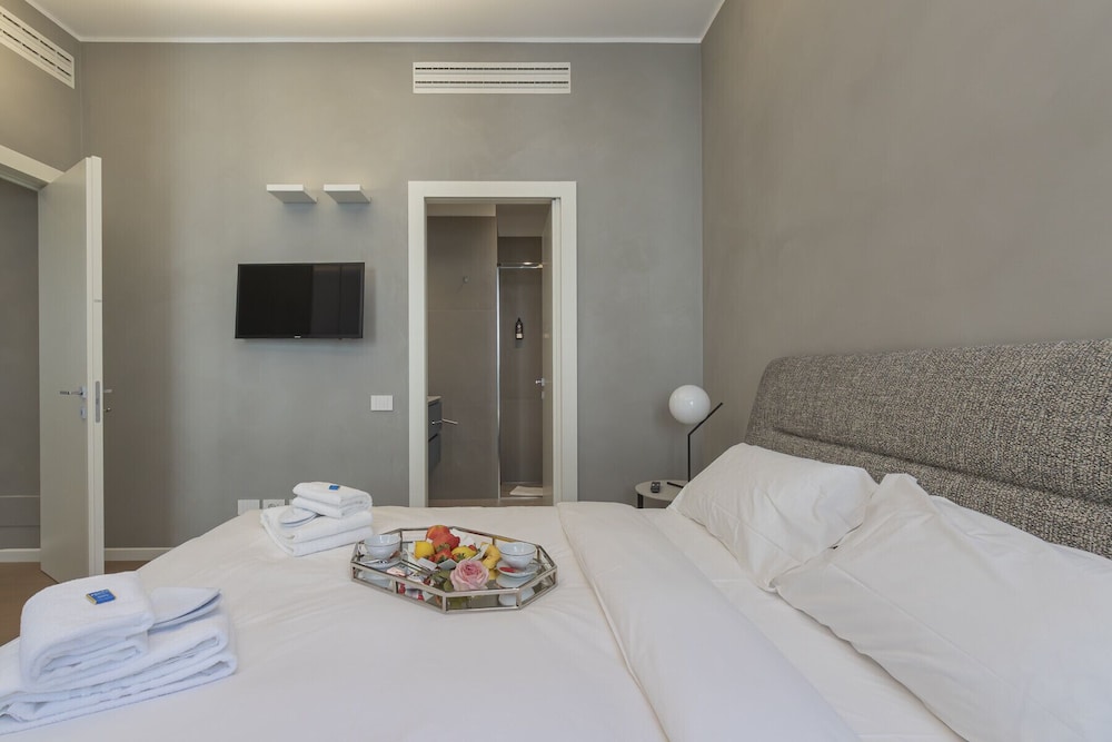 San Babila Central Tower by Rentopolis - High-end 1bdr with panoramic terrace overlooking Duomo