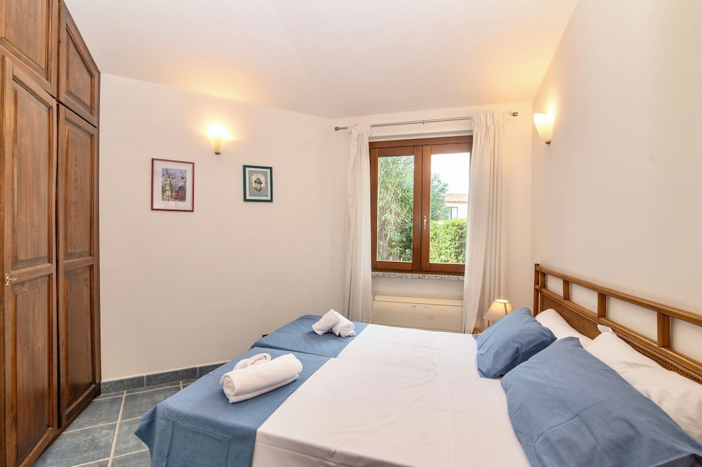Villas with private pool in Costa Rei view 2