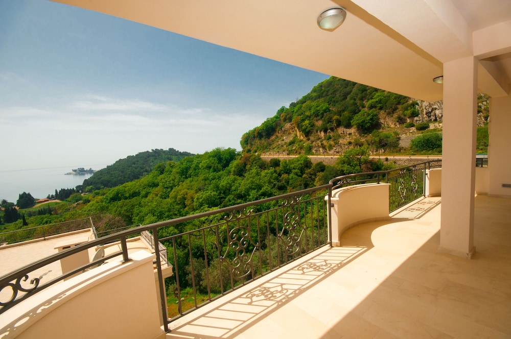 St. George Apartments and Villa with pool