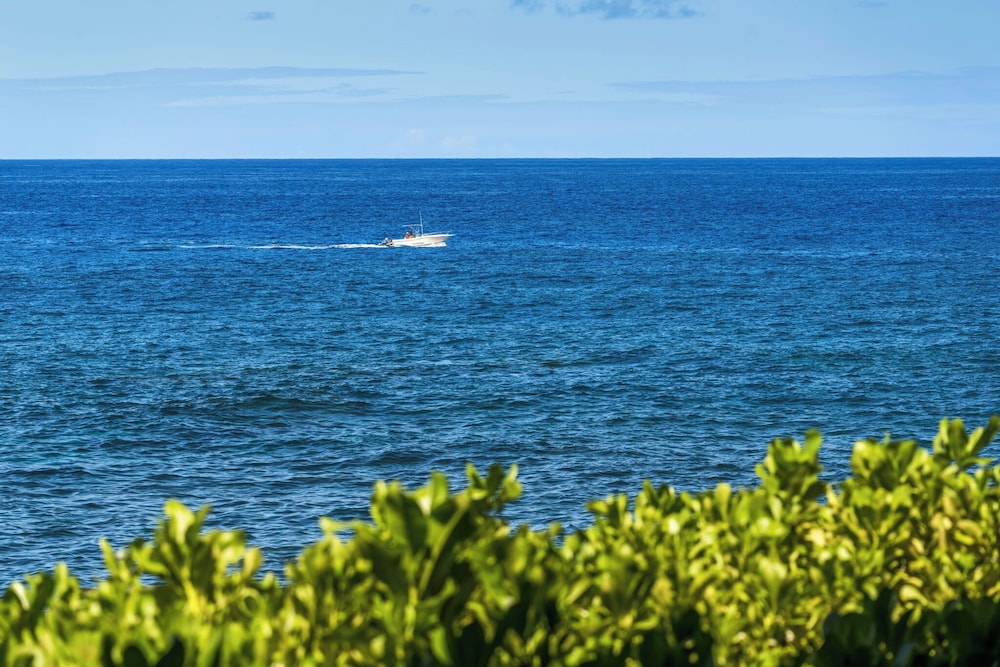 Oceanfront Kanaloa Condo - Pools, Hot Tubs & Sunset Views- Vrkcv