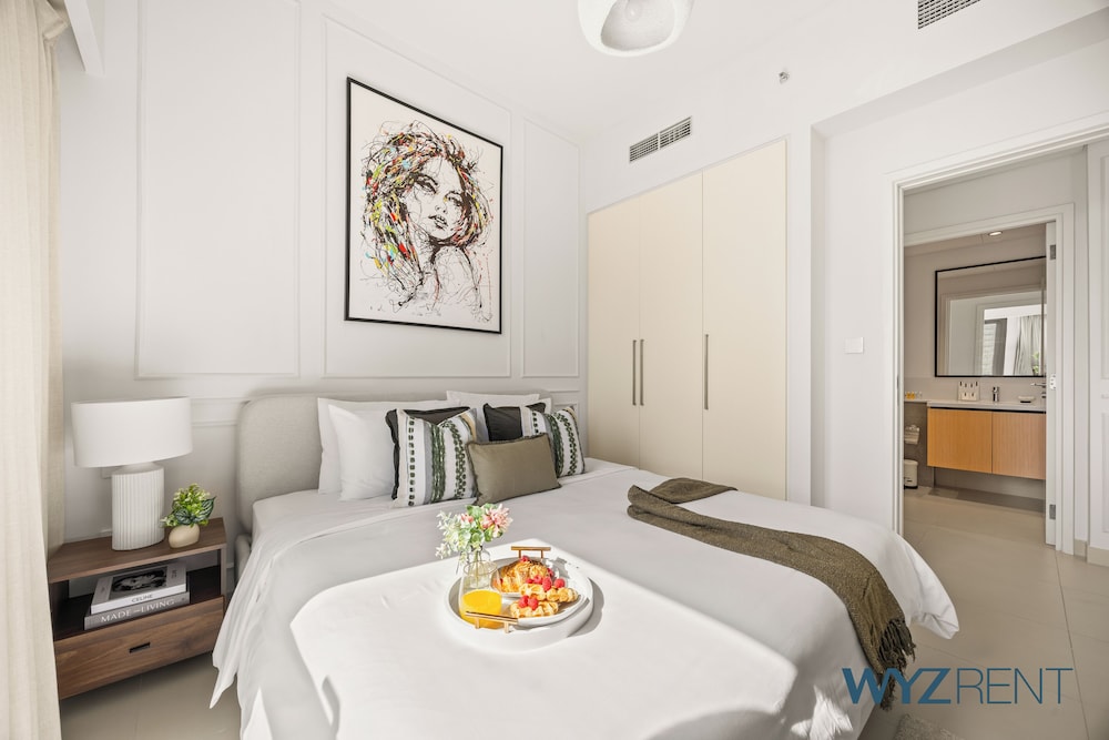 Alluring Parisian 1Br in Burj Crown