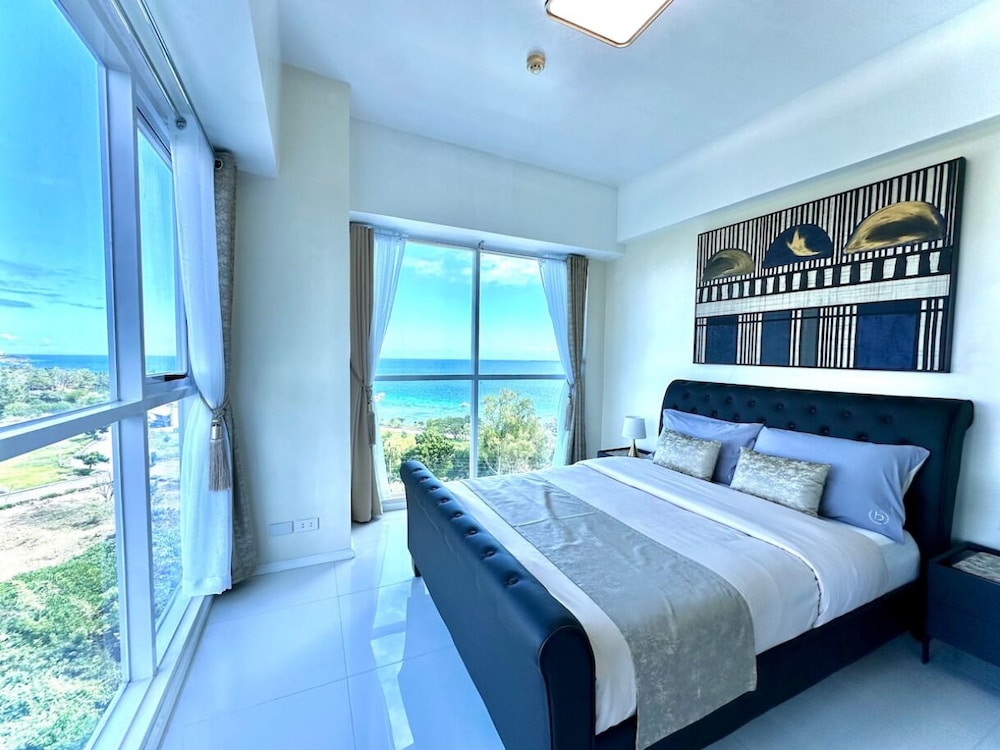La Mirada Deluxe Suites with Oceanview