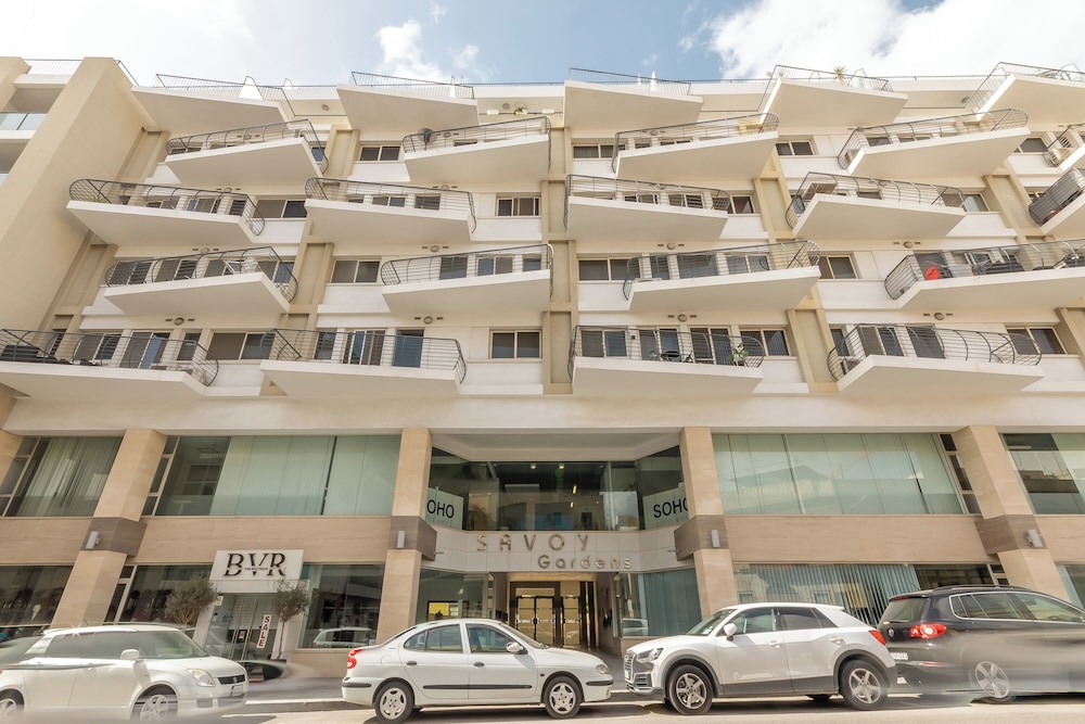 Modern and Comfortable Apart Savoy Garden