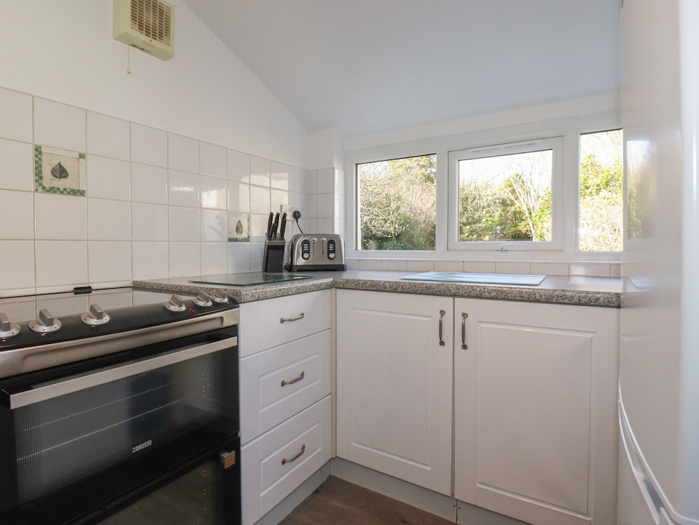 5 Carlyon Road