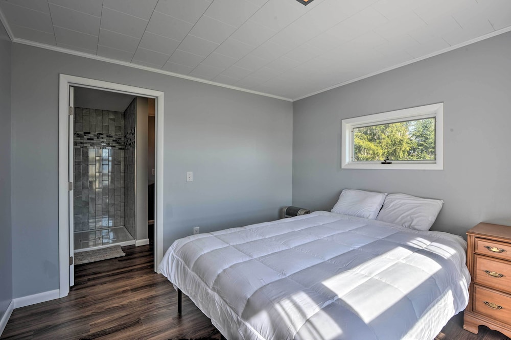 Cozy Home w/ Private Patio & Views, Hiking On-site