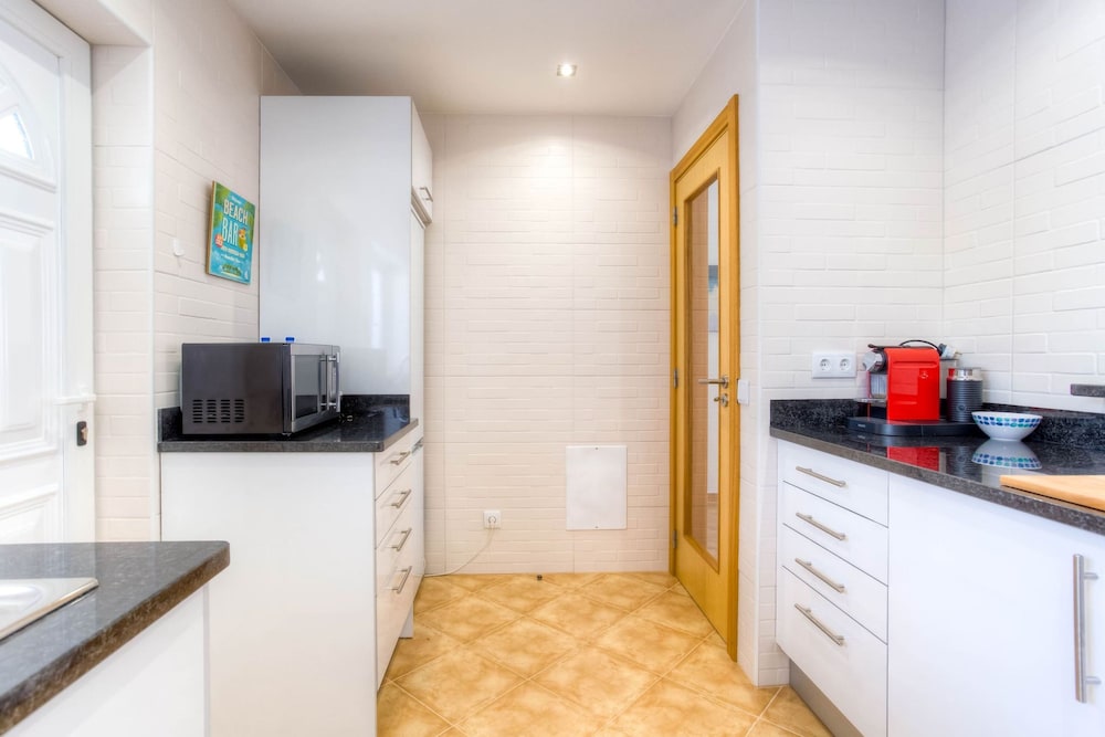 Elizabet Modern Apartment in the Heart of the Ci