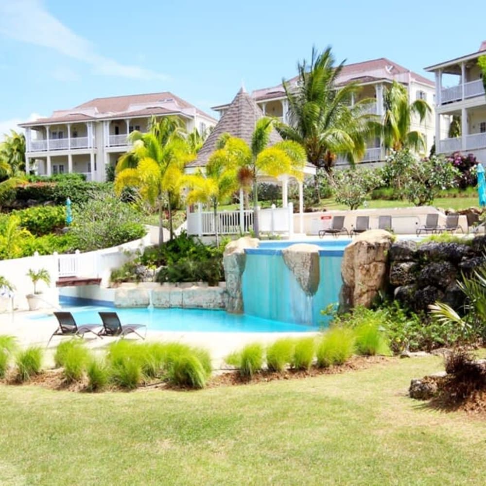 Villa Vuemont - Peaceful 3 Bedroom Villa With Pool