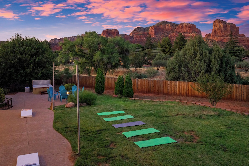 Castle Rock Views: Sedona Retreat w/ Hot Tub!