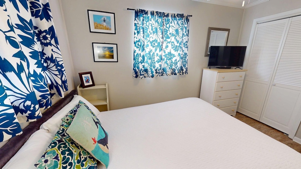 Beach Racquet B by Tybee Vacation Rentals