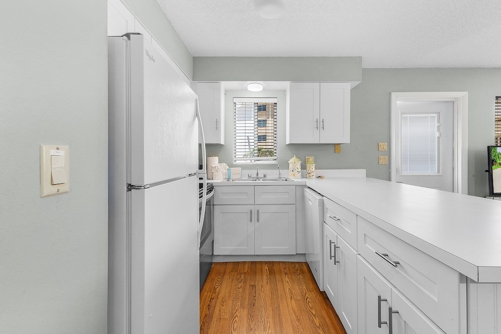 50 Seaside Stay: 4bd/3ba Duplex W/ Pool! 4 Bedroom Home