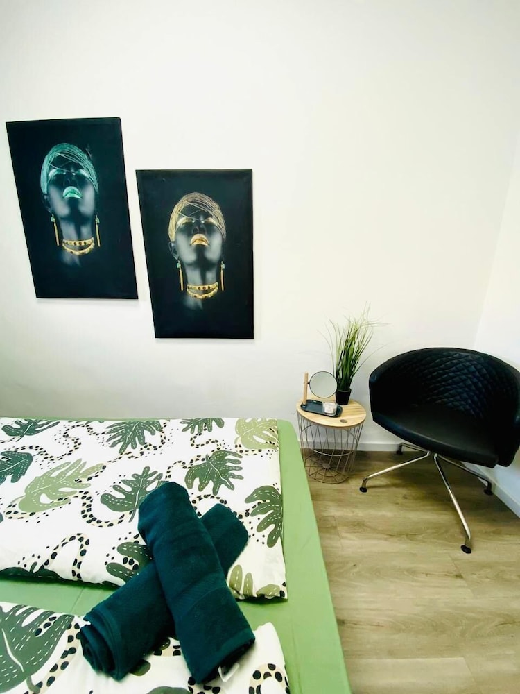7BR Apt for 15P Near Schönbrunn
