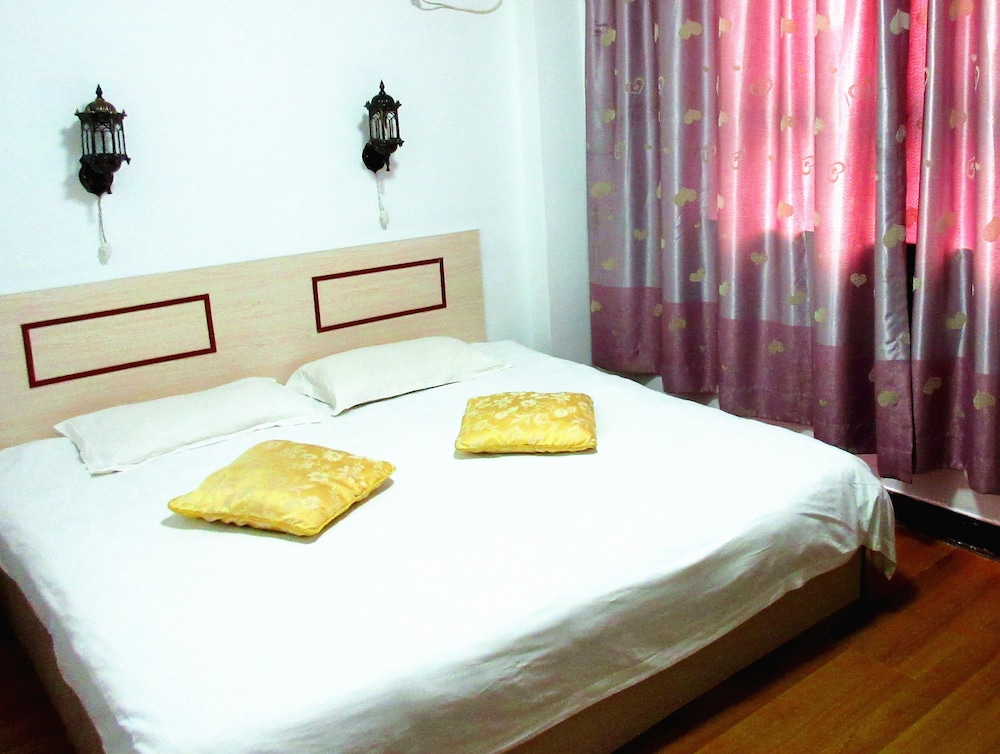 25 Four Seasons Youth Hostel
