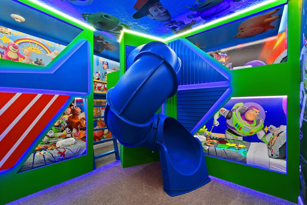 Epic Family Getaway: Themed Villa Near Disney !