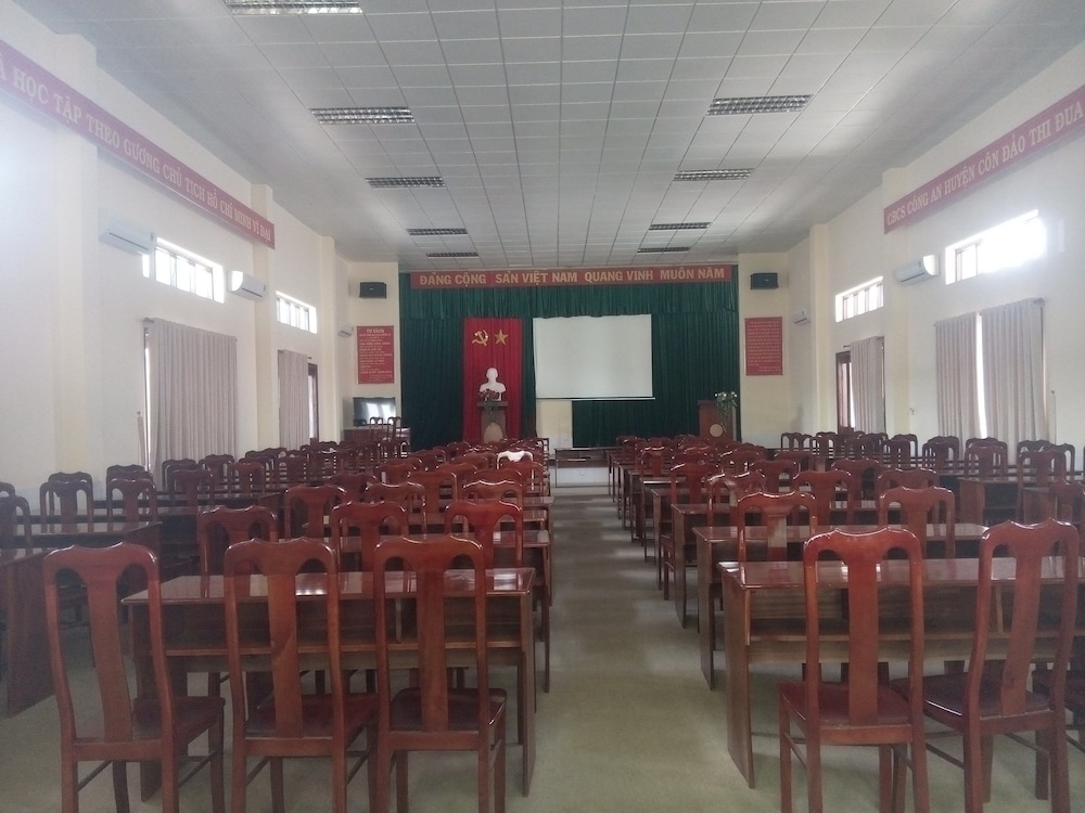 Nha Khach Con Dao