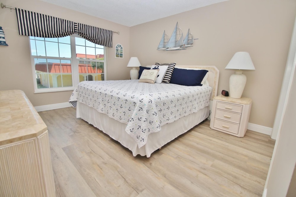 Point East 213