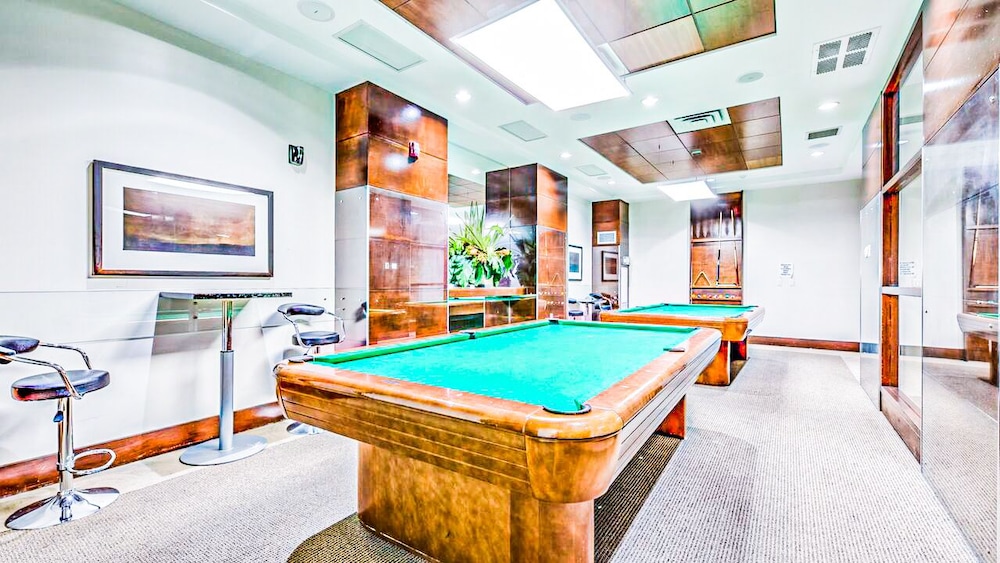 Lake View Luxury Condo by Elite Suites