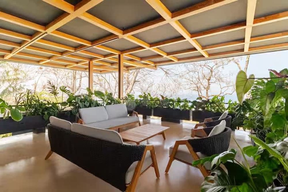w Amazing 6BR Villa w Swimming Pool in Costa Rica