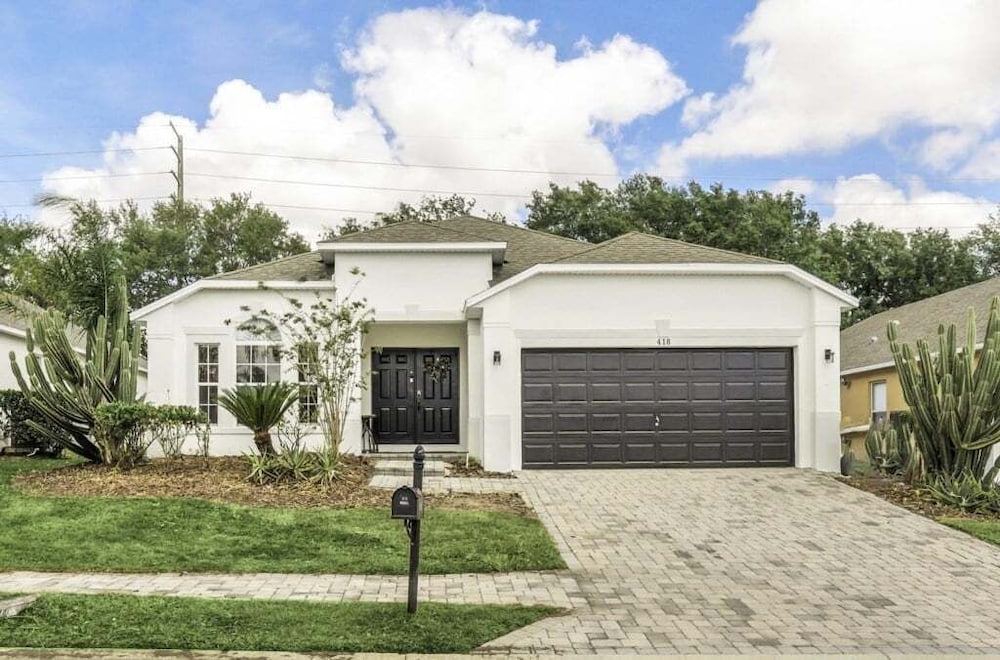 Large 4 bedroom Pool Home With Relaxing Vibes 4 Villa