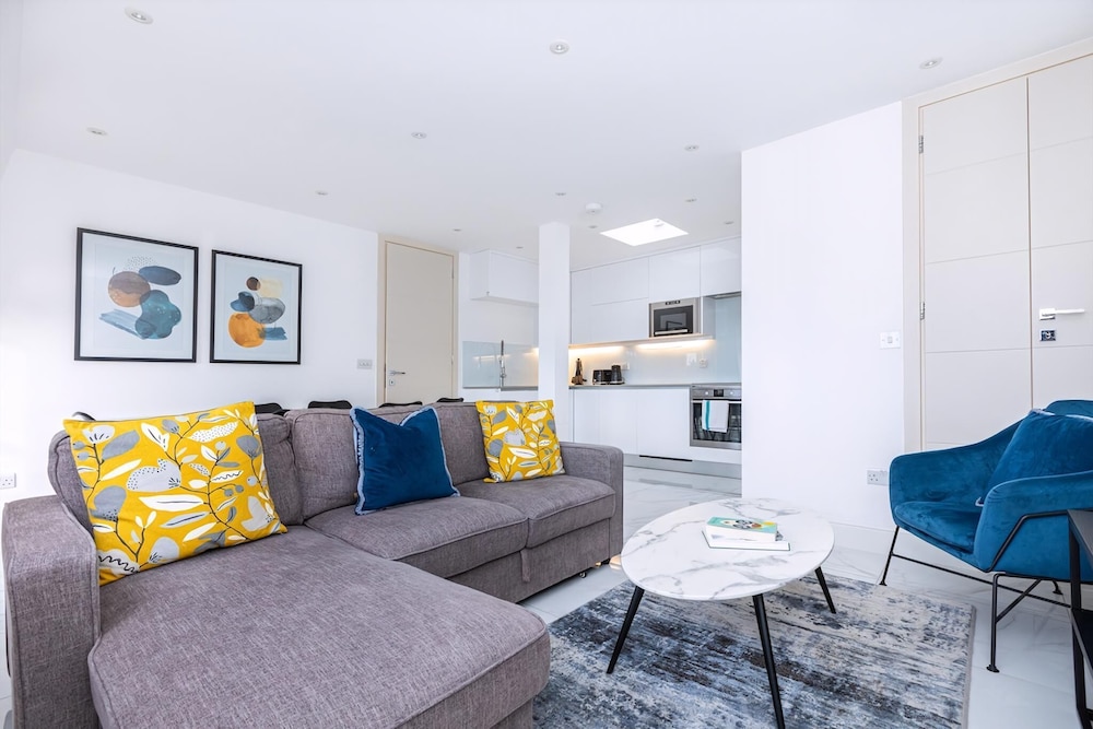 Stylish Three-bed Flat in Marylebone
