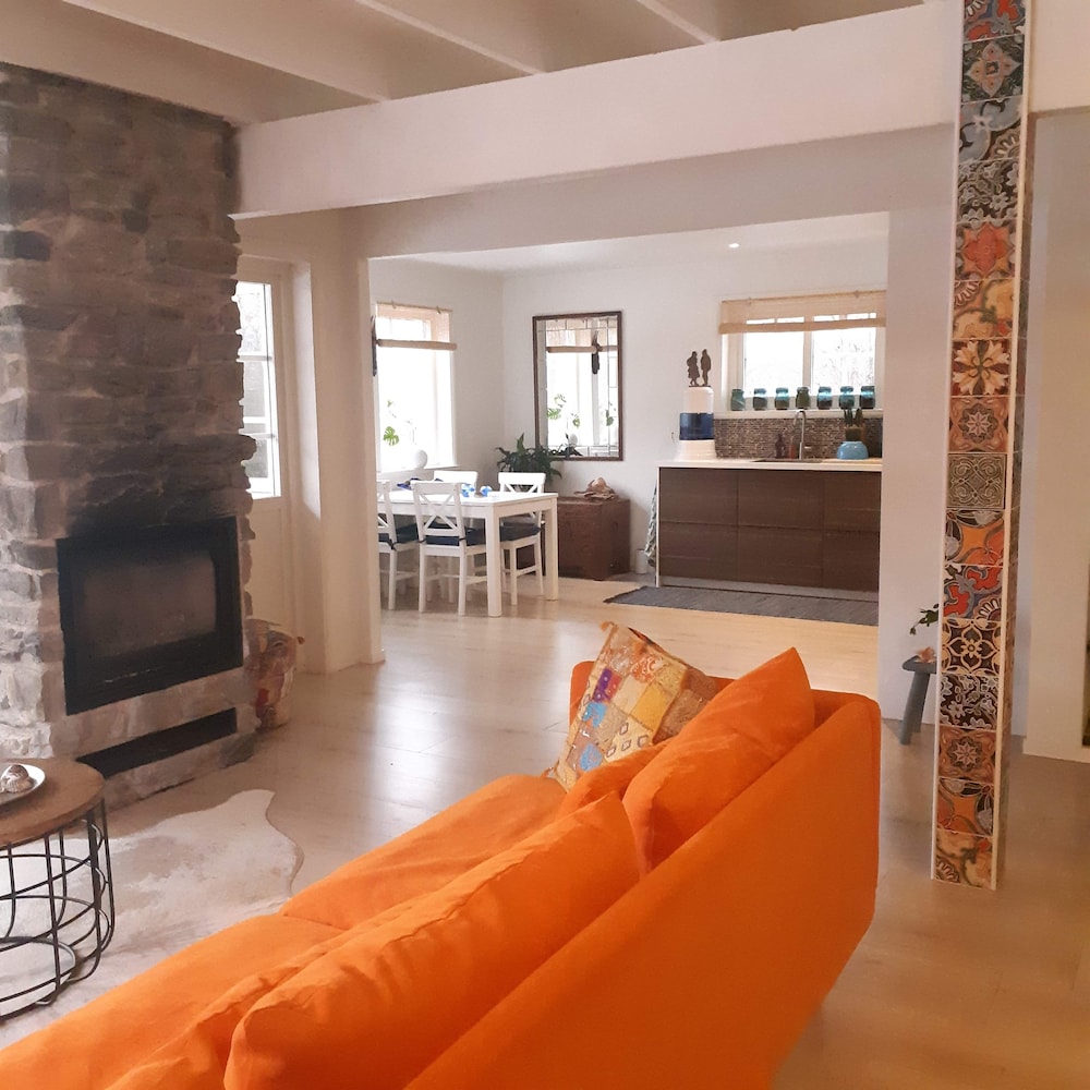 Stunning Sleeps 9 Lakeview Loghome, Spa & Yoga view 4