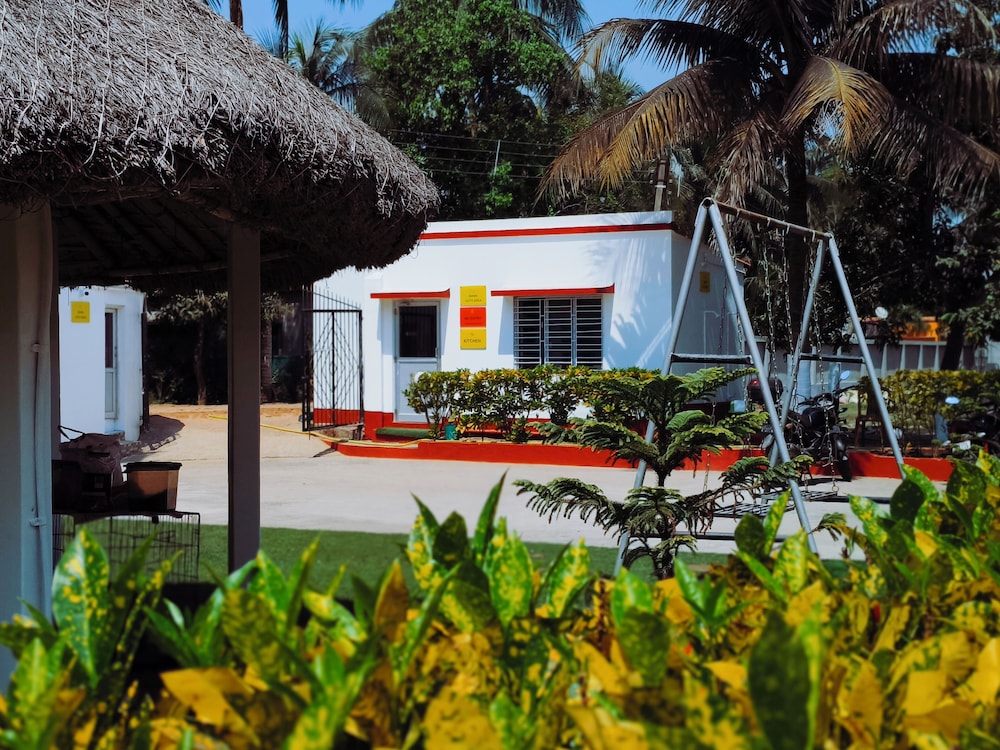 Sands Courtyard