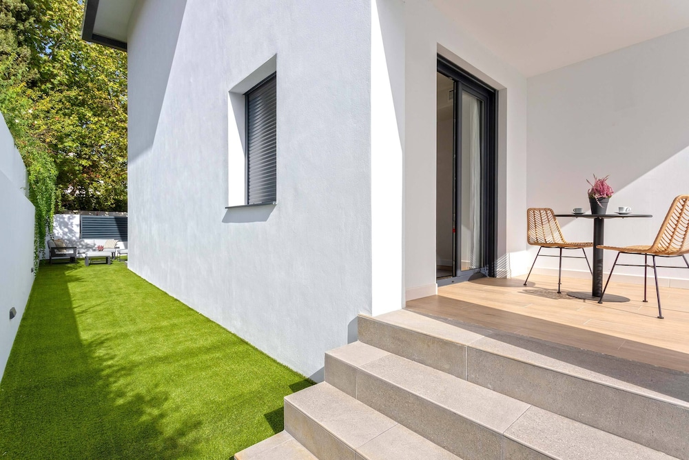 Amazing Studio With Large Terrace Pool and Parking Arruzafa II