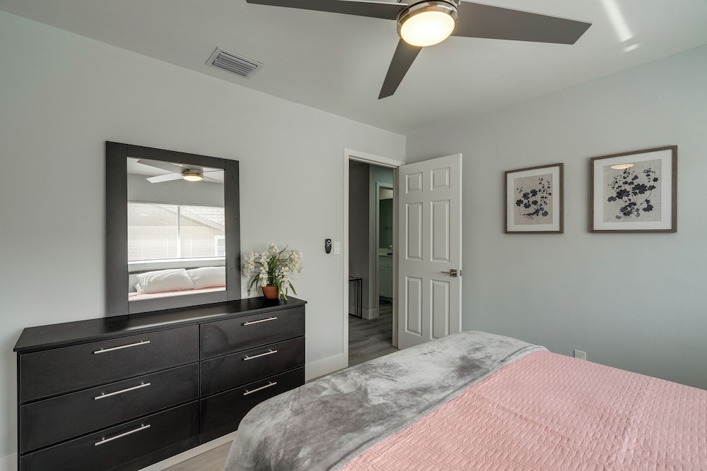 Game, Shop & Beach-hop: Family Home in Cape Coral