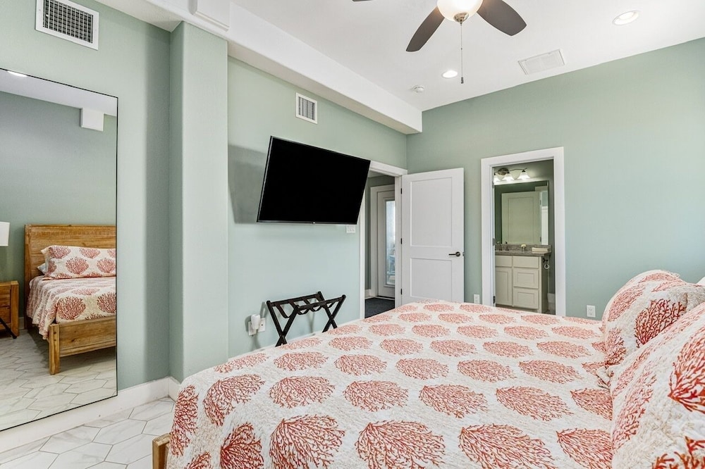 Deja Blue 5 Bedroom Home by RedAwning