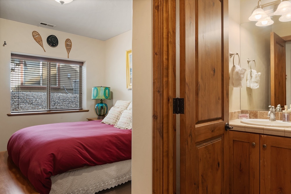 Midway 4 Bedroom Golf Course Luxury Turnberry 23 Home