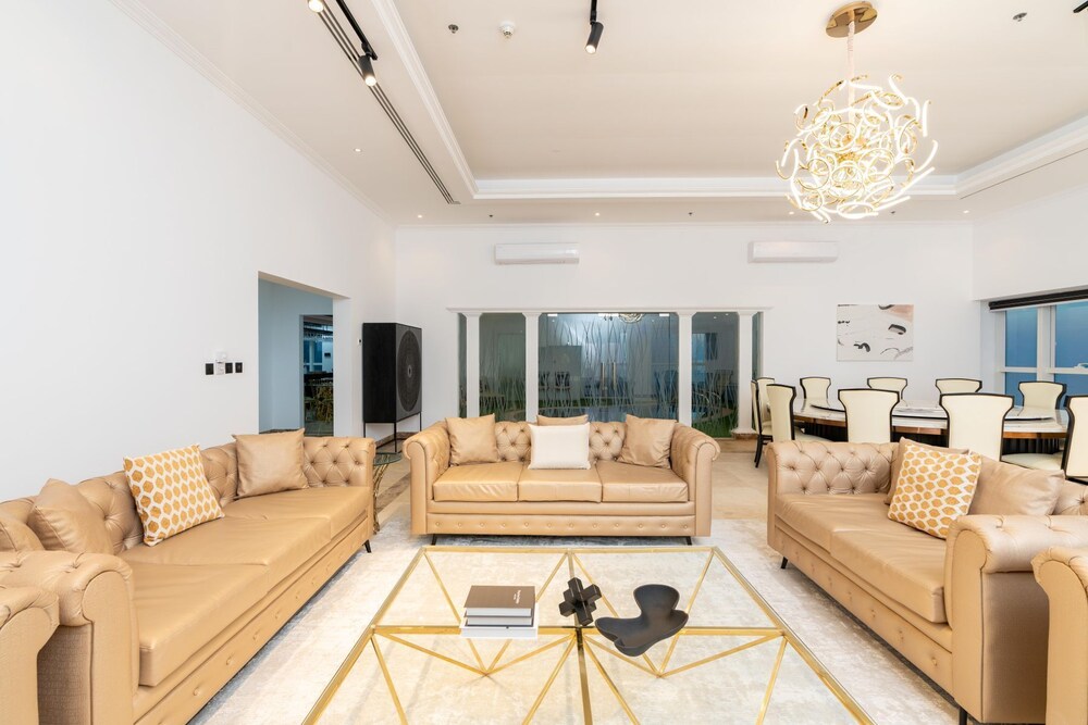 4BR Maid Penthouse w Pool and Jacuzzi