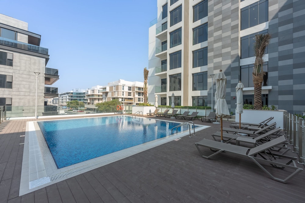 Contemporary 2BR in Azizi Greenfield - Meydan