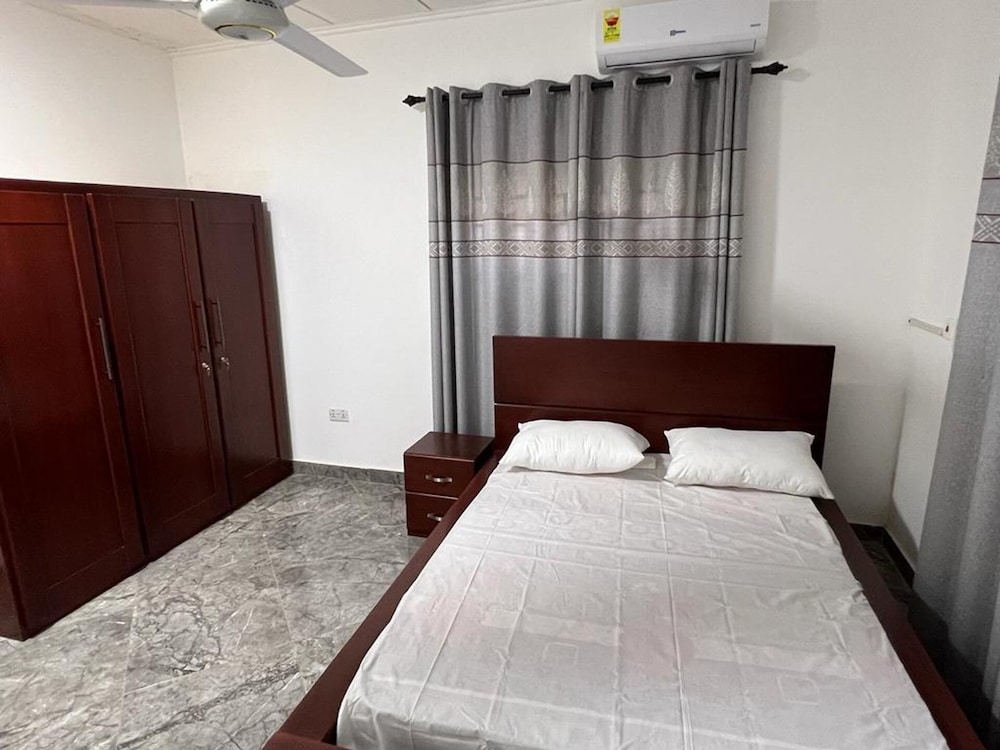 Inviting 3-bed House in Accra view 4