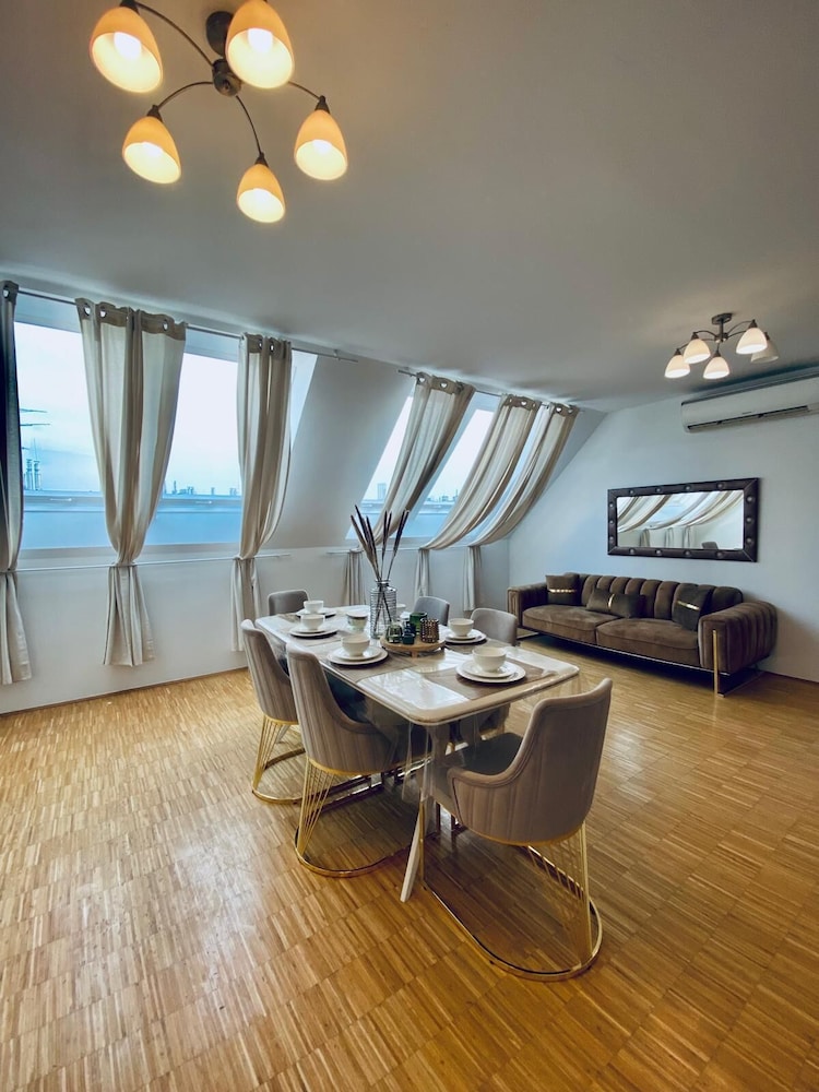Comfy 3BR Apt With Living Room Balcony