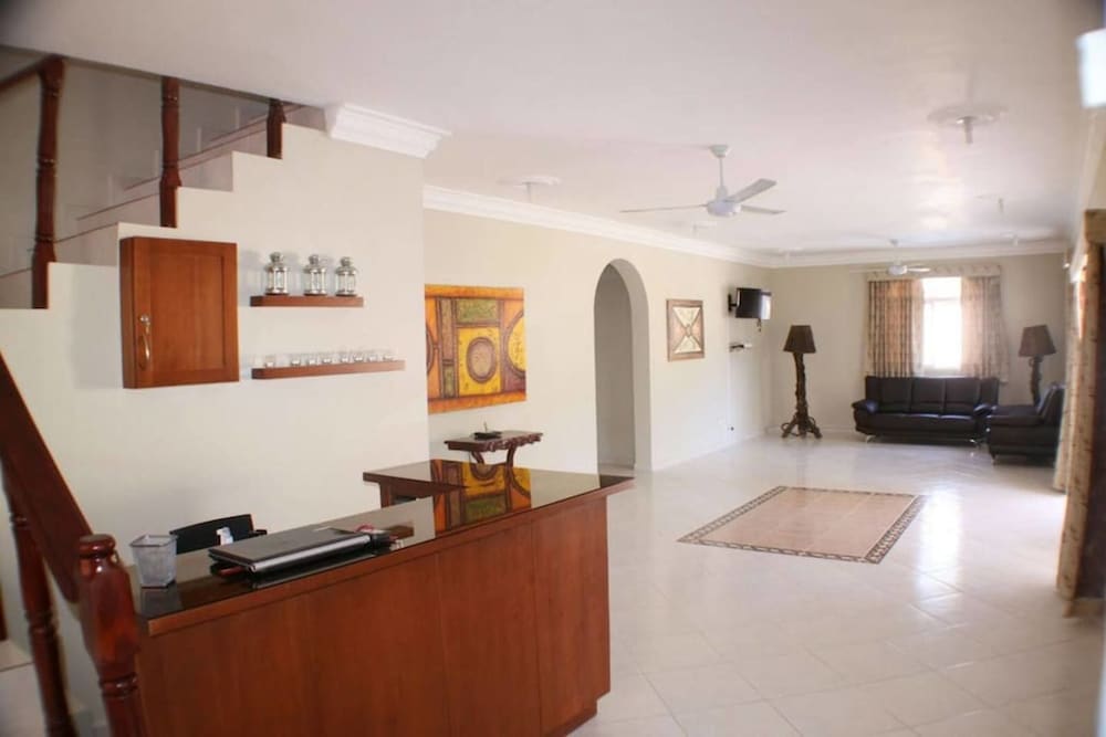 Private 6 Bedroom Villa Great for Parties