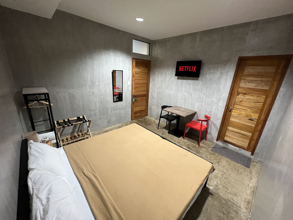 Cebu Vacations - HappyNest Hostel Cebu - Property Image 1