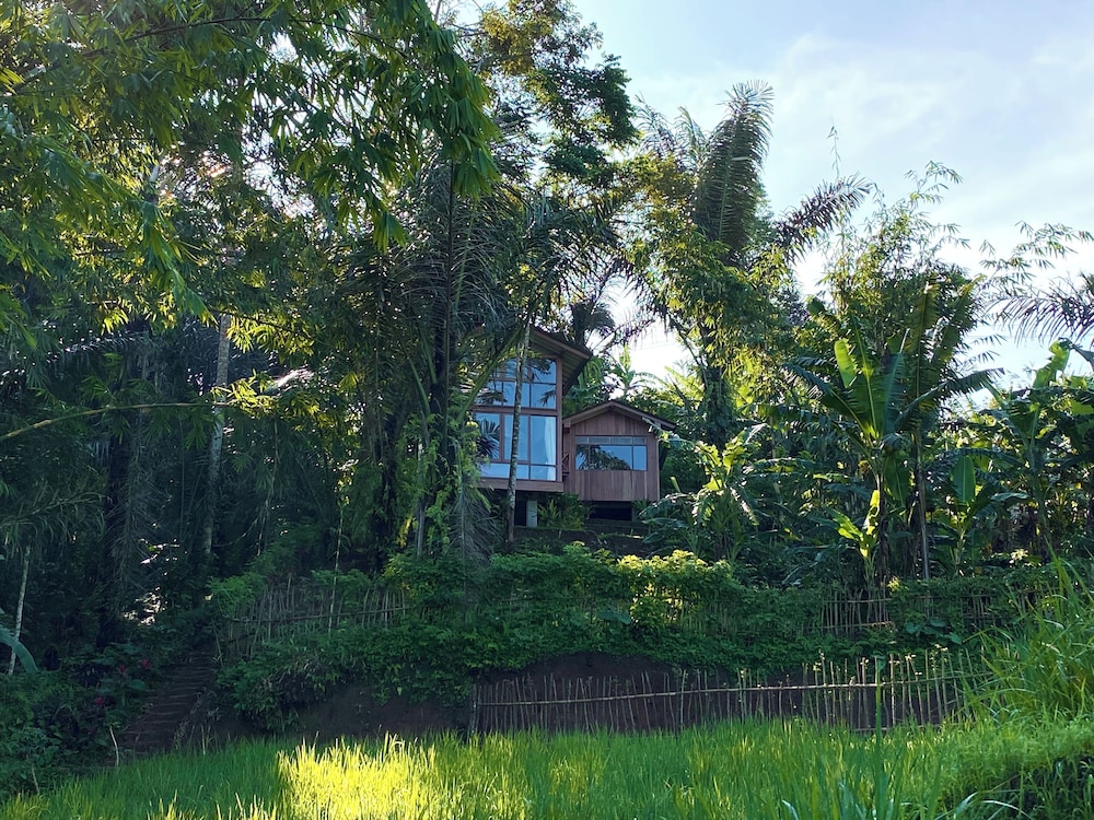 Hilltop Retreat Beneath Mt. Batukaru