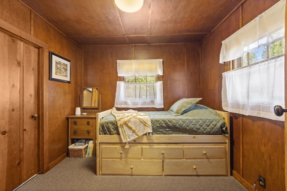 The Nest 4 Bedroom Cabin by Redawning view 4