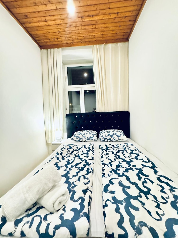 5BR Apartment Near Kaufpark Alterlaa