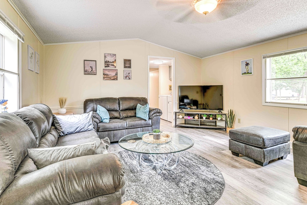 < 5 Mi to 5 Golf Courses: Home in Lake Arrowhead
