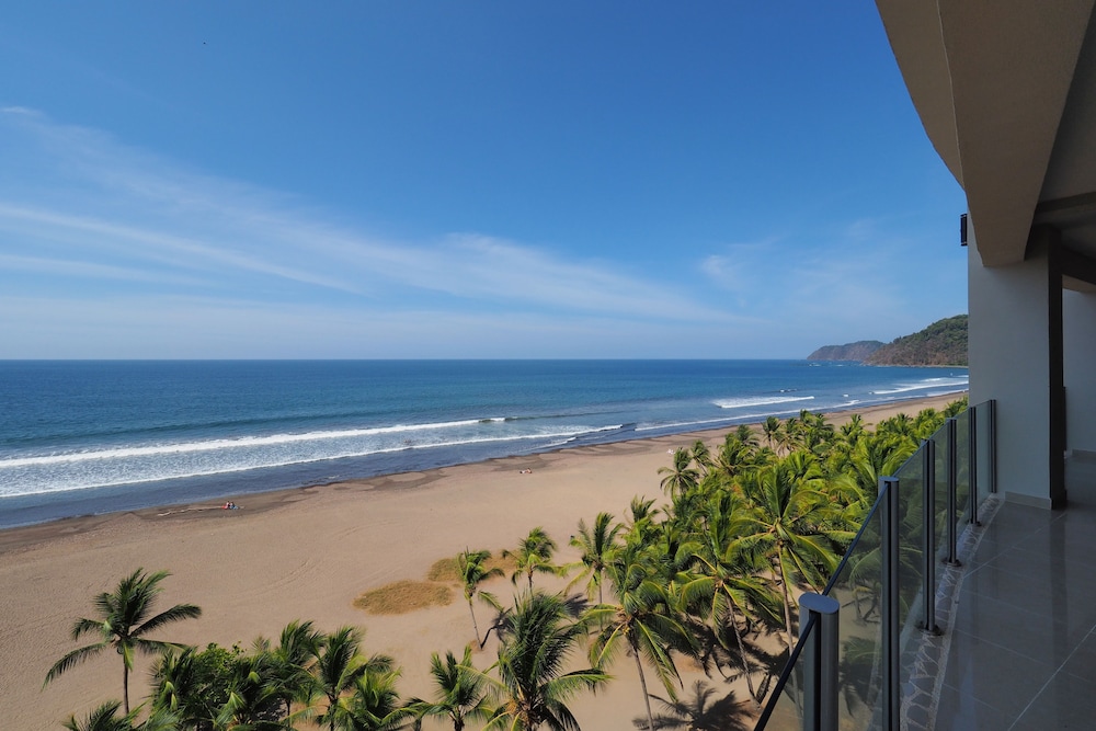 Condominio Diamante del Sol by CRHR