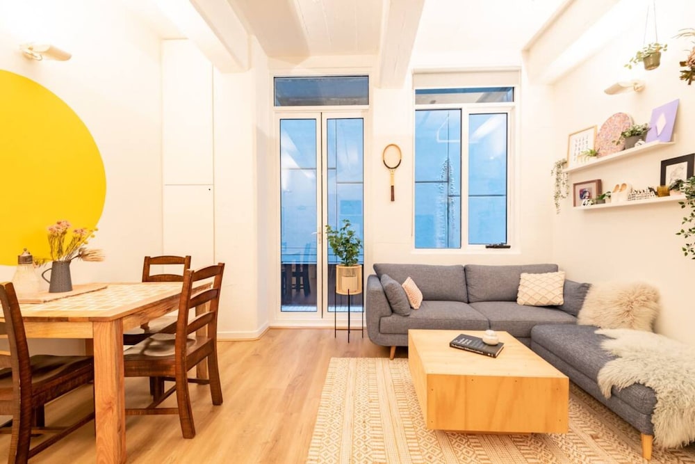 Beautiful 1 Bedroom Apartment Next to Southern Cross Station
