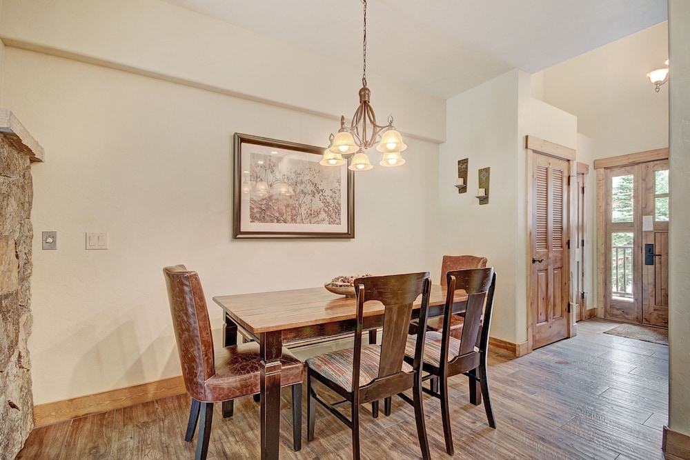 Ski-in 2br W/luxe Decor Steps To Winter Activities 2 Bedroom Townhouse by RedAwning