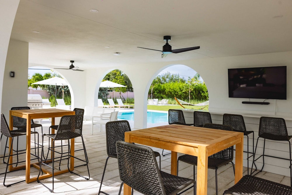 Brand New The Greenmoor House With Pool